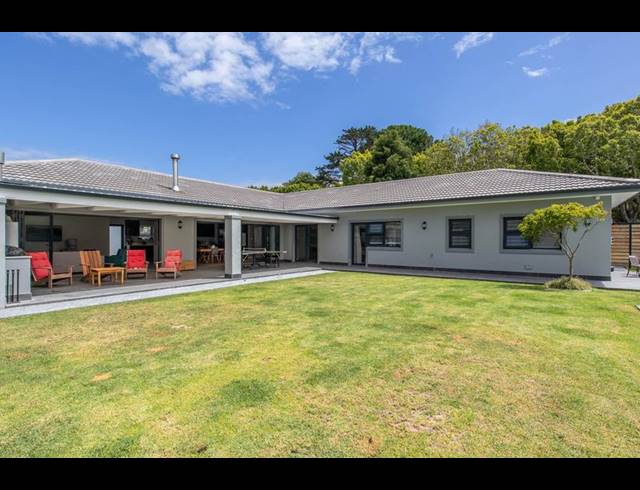 4 BEDROOM PROPERTY TO RENT IN CONSTANTIA
